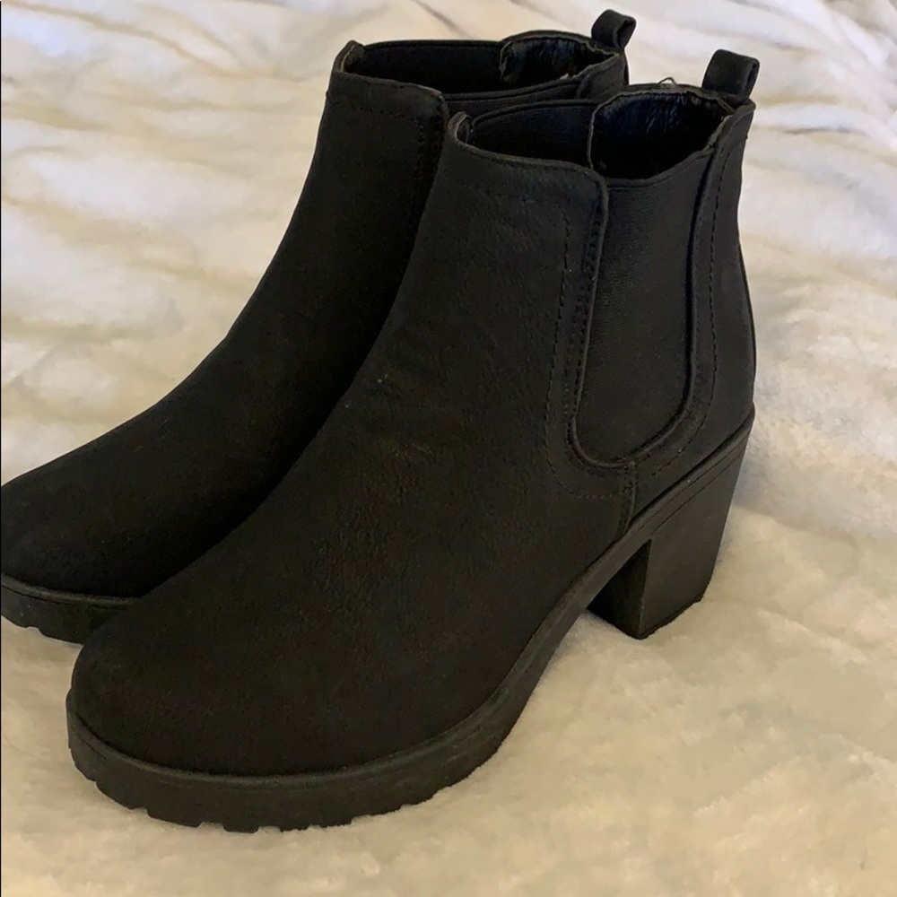 Nasty Gal Chelsea Boots - Picture 3 of 5